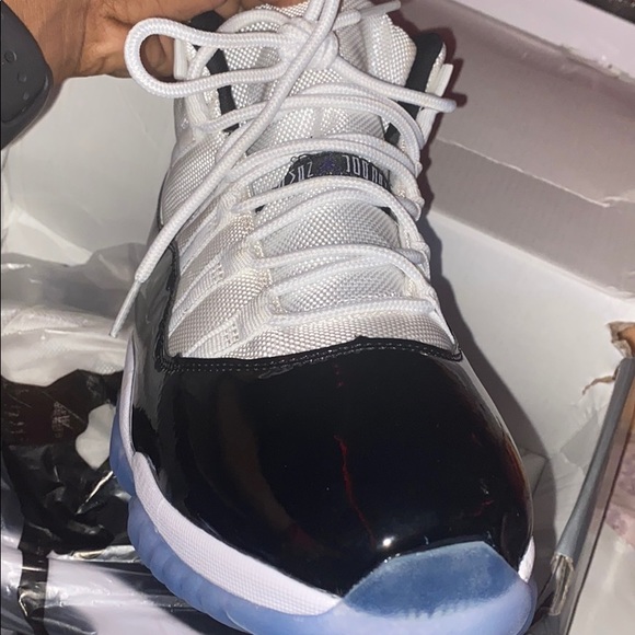Air Jordan 11 Retro - Picture 4 of 5